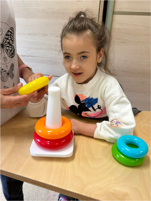 Dziecko uczestniczące w badaniach KIF1A